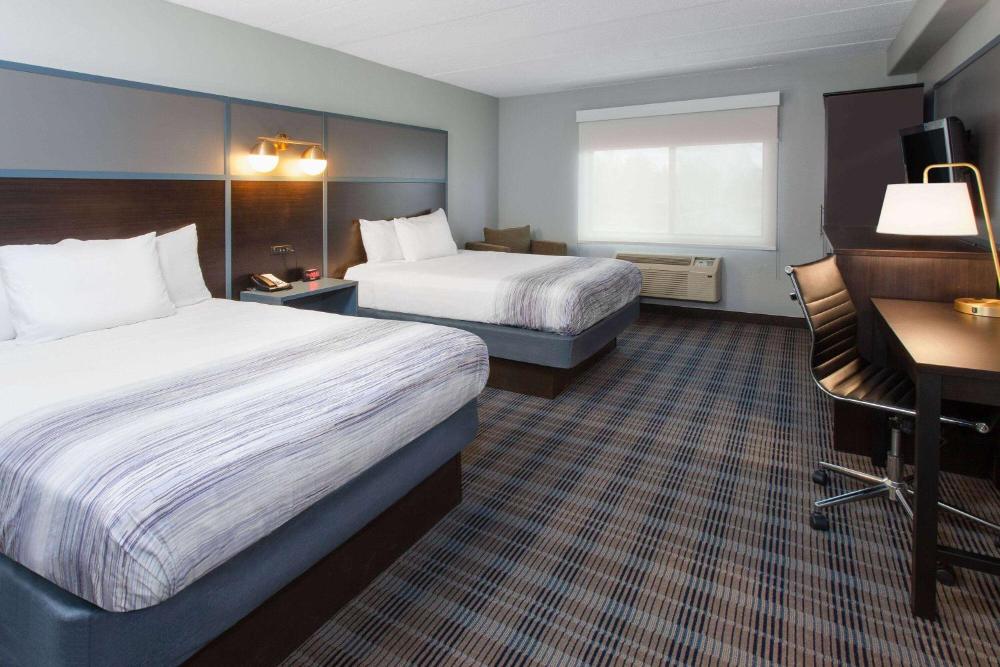 2 Queen Beds, Deluxe, Non Smoking interior