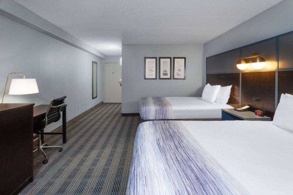 2 Queen Beds, Mobility Accessible Room, Roll-In Shower, Non-Smoking interior